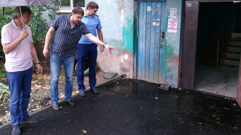 В Красноармейске подтапливает несколько подъездов ремонтируемых домов