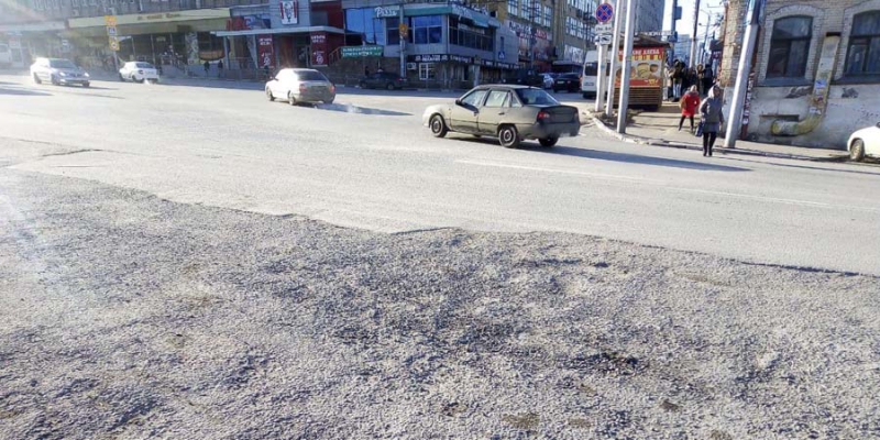 На улице Радищева разрушается целая полоса дороги на месте работ «Т Плюс»
