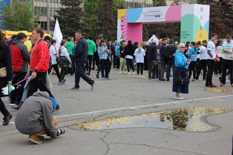 Зампред правительства и министр пробежали с горожанами по центру Саратова 5 км