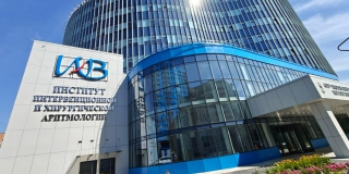 Пострадавшую от нападения медведя туристку из Саратова перевезли в Москву Пострадавшую от нападения медведя туристку из Саратова перевезли в Москву