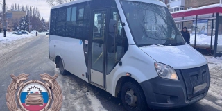 В Балакове водитель маршрутки сбил пожилую женщину В Балакове водитель маршрутки сбил пожилую женщину