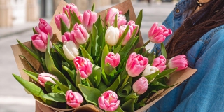 В России празднуется Международный женский день В России празднуется Международный женский день