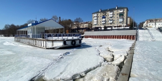 В Вольске часть пристани отвалилась от набережной из-за оторвавшегося троса В Вольске часть пристани отвалилась от набережной из-за оторвавшегося троса
