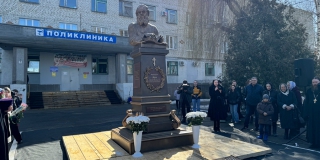 У балашовской больницы установили памятник хирургу и ученому Святителю Луке У балашовской больницы установили памятник хирургу и ученому Святителю Луке
