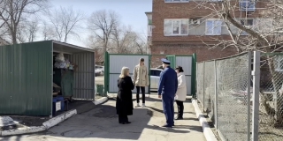 У школ и детсадов Энгельса плохо вывозят мусор. Прокуратура проверит «Ситиматик» У школ и детсадов Энгельса плохо вывозят мусор. Прокуратура проверит «Ситиматик»