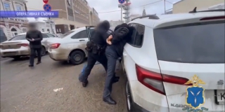 В Саратове руководителей фирмы задержали за нелегальную банковскую деятельность В Саратове руководителей фирмы задержали за нелегальную банковскую деятельность