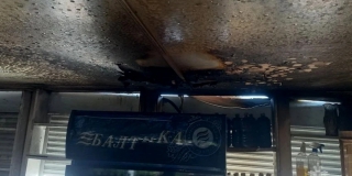 В Вольске пожарные тушили огонь в загоревшемся летнем кафе В Вольске пожарные тушили огонь в загоревшемся летнем кафе