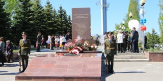 Саратовцы празднуют 81-ю годовщину Великой Победы Саратовцы празднуют 81-ю годовщину Великой Победы
