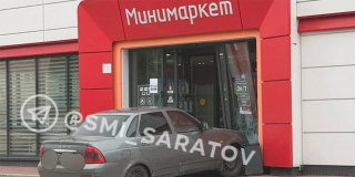 В Солнечном «Приора» протаранила двери магазина В Солнечном «Приора» протаранила двери магазина