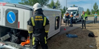 В Гагаринском районе микроавтобус опрокинулся после ДТП: ранены 11 человек В Гагаринском районе микроавтобус опрокинулся после ДТП: ранены 11 человек