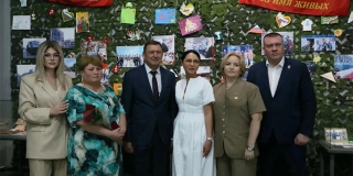 В Саратове матерей участников СВО наградили почетным знаком В Саратове матерей участников СВО наградили почетным знаком