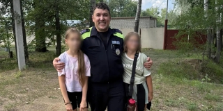 В Энгельсе полицейские вывели из лесопарка потерявшихся юных велосипедисток В Энгельсе полицейские вывели из лесопарка потерявшихся юных велосипедисток