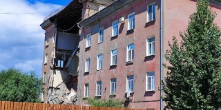 На Крымской жильцы уцелевших подъездов обрушившегося дома вернулись в квартиры На Крымской жильцы уцелевших подъездов обрушившегося дома вернулись в квартиры