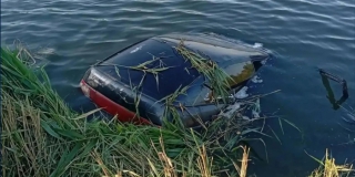 Под Самойловкой 4 человека погибли в утонувшем авто. Выживший юноша лечится дома Под Самойловкой 4 человека погибли в утонувшем авто. Выживший юноша лечится дома