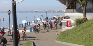 День города. Сотни саратовцев стали участниками праздничного велопарада День города. Сотни саратовцев стали участниками праздничного велопарада