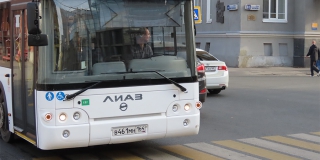 Из-за работ на Азина автобус №2Д поменял схему движения Из-за работ на Азина автобус №2Д поменял схему движения
