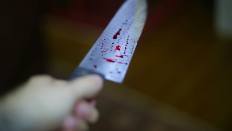 В супермаркете парень получил удар ножом