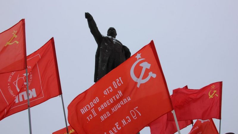 Саратовские коммунисты митинговали против нападок на Ленина «пигмеев» и «собчачек»