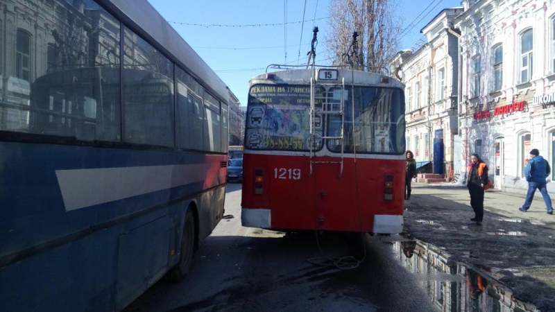 На Московской из-за ДТП остановилось движение троллейбусов