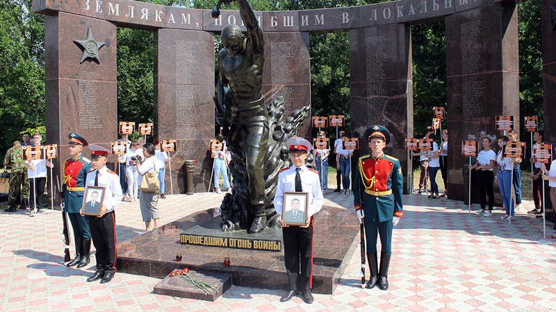 На Соколовой горе увековечили погибших в Грозном саратовских полицейских