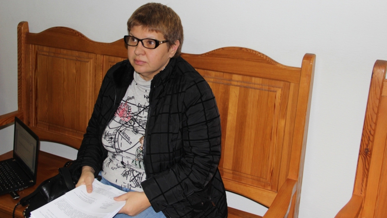 Саратовский областной суд оставил жену Абасова под арестом до конца августа