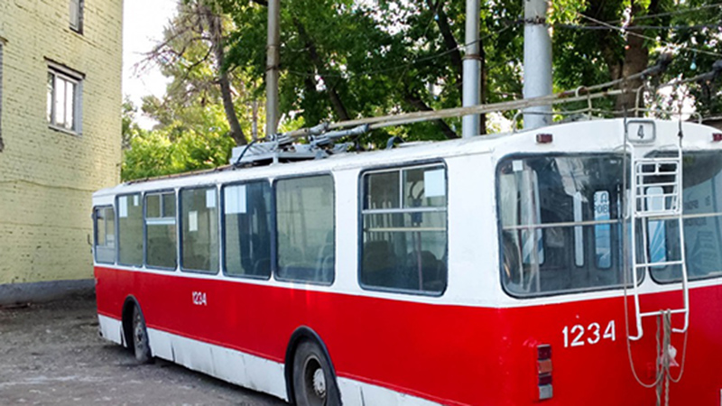В Саратове из-за коммунальной аварии остановилось движение троллейбусного маршрута