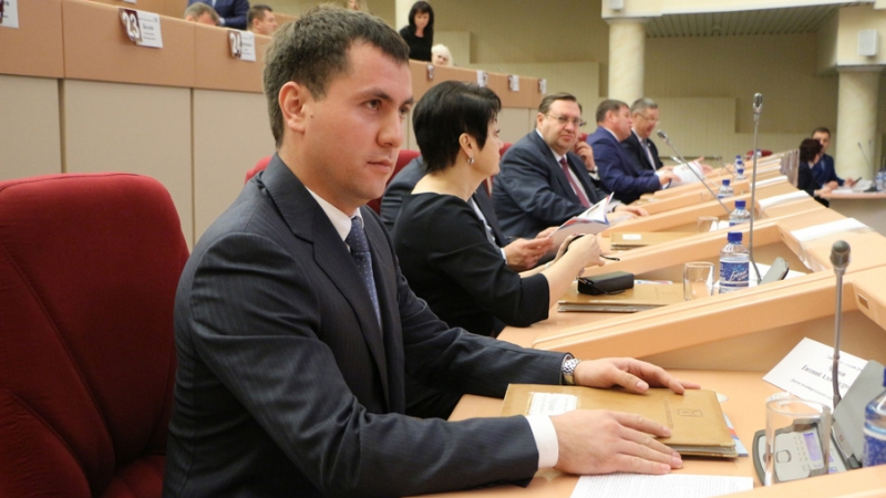 Депутат рассказал о ходящих по Саратову псевдообщественниках
