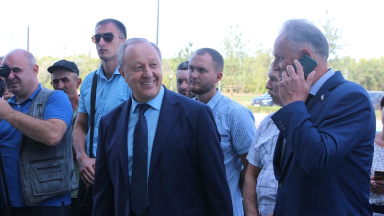 Губернатор проводил саратовцев в первый заграничный рейс из аэропорта Гагарин