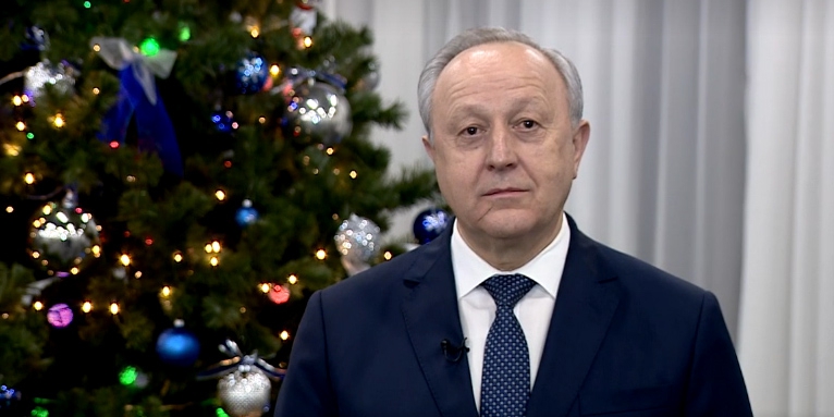 Губернатор Радаев пожелал саратовцам успешного нового года и счастья 