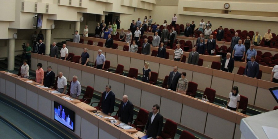 Саратовские депутаты выбирают нового сенатора из единоросса, коммуниста и жириновца