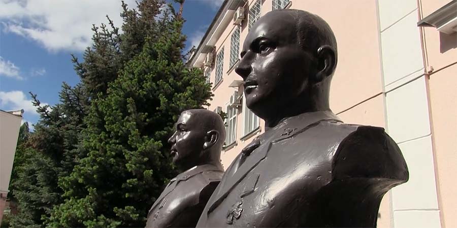 В Саратове почтили память погибших при защите храма в Грозном полицейских