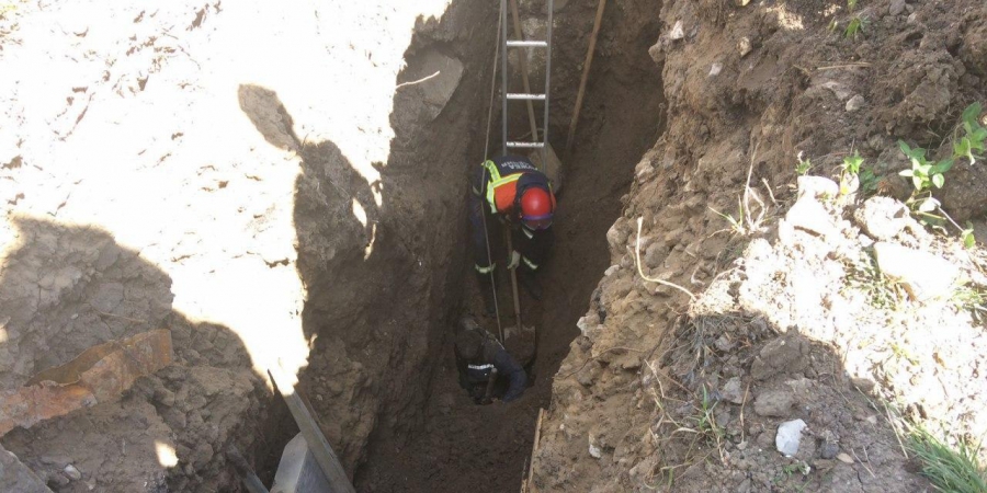 В Саратове мужчину погребло заживо в пятиметровой траншее
