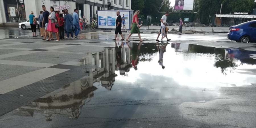 Ливневка на проспекте Кирова не справилась с сильным дождем