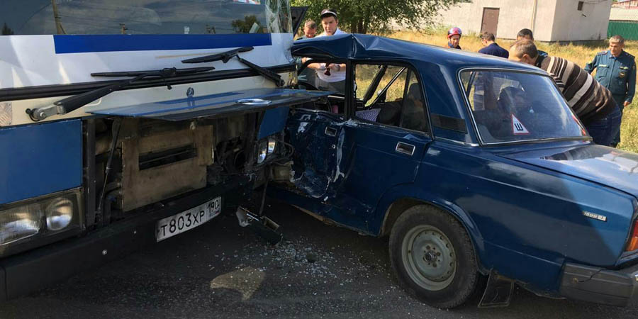 В Энгельсском районе произошло смертельное ДТП с автобусом и легковушкой