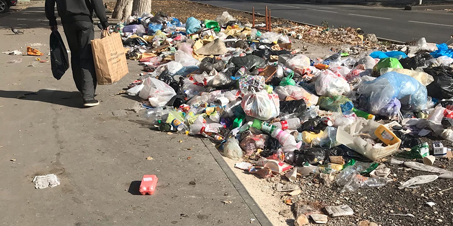 В Заводском районе пожаловались на гору мусора вместо пропавших контейнеров