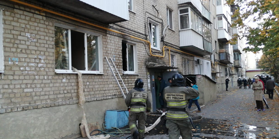 В Волжском районе эвакуировали людей из-за пожара в 5-этажке. Пострадала женщина