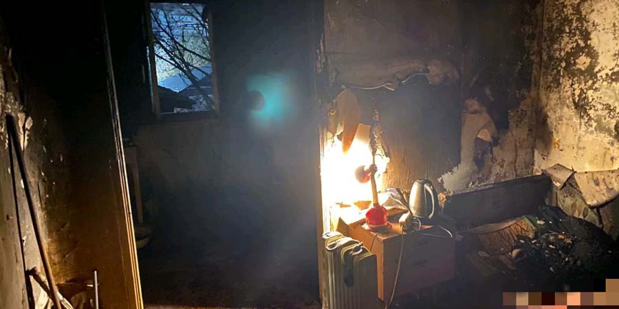 В Саратове следователи проверяют обстоятельства смерти одинокой пожилой женщины на пожаре
