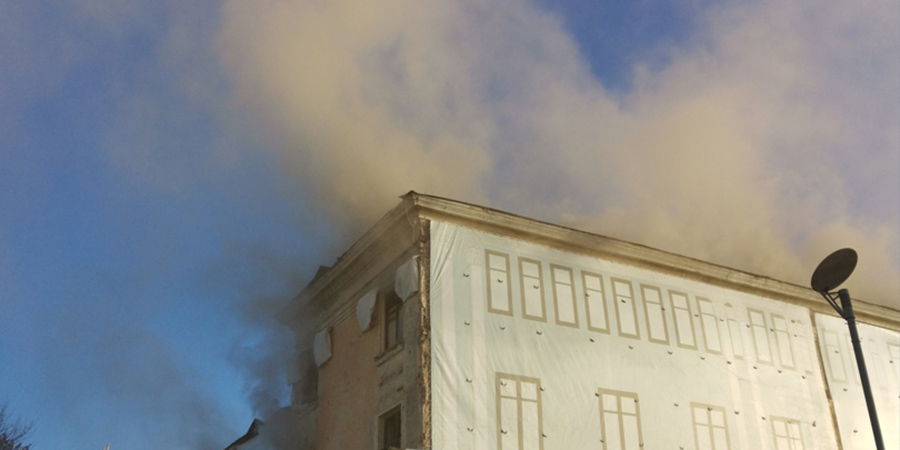 В Энгельсе загорелось здание Дома офицеров