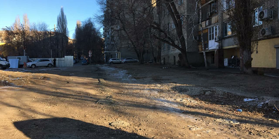 После вмешательства прокуратуры на Волочаевском проезде убрали забор и столбы