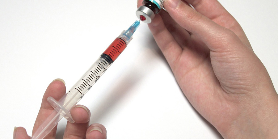 Владимир Путин заявил о нехватке оборудования для производства вакцины от коронавируса