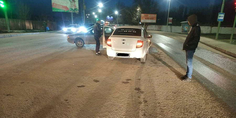 В Саратове водитель иномарки пострадал в аварии с такси «Ситимобил»