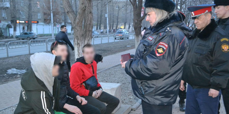 Полицейские и казаки провели профилактические беседы с неблагополучными семьями