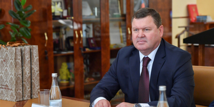 Глава саратовского УФСБ потребовал нарастить темпы вакцинации учителей