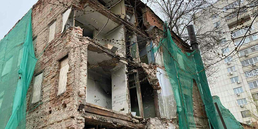 Обрушение Дома художника. Градозащитники возмущены, чиновники ищут владельца