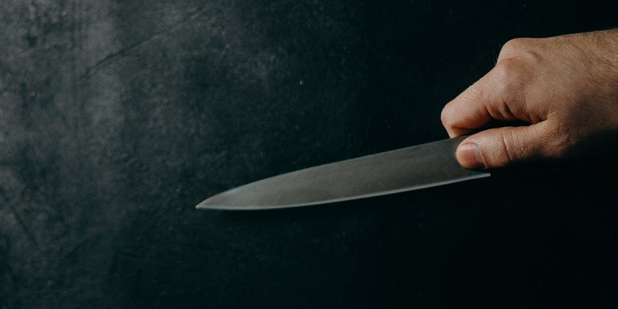Балаковец ранил ножом соседа за претензии о курении в подъезде