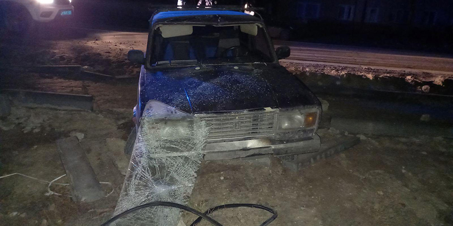 У «ВАЗа» выбило лобовое стекло после наезда на 18-летнего парня