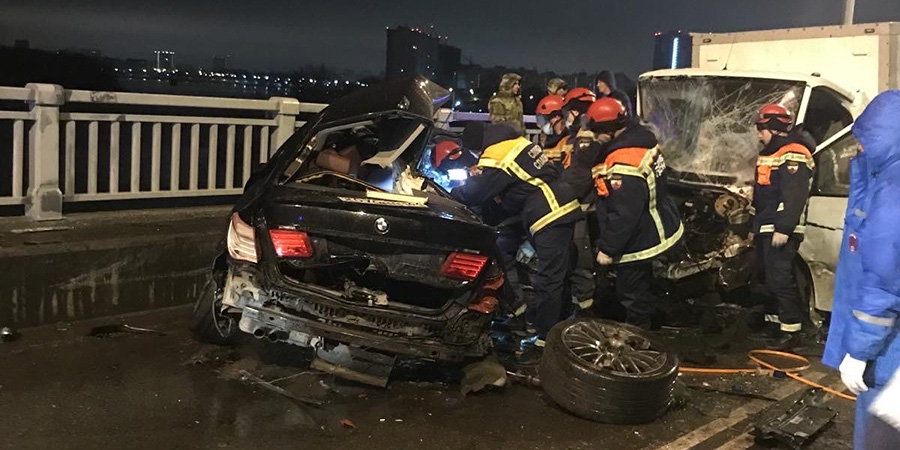 Три человека погибли в автокатастрофе на мосту Саратов-Энгельс