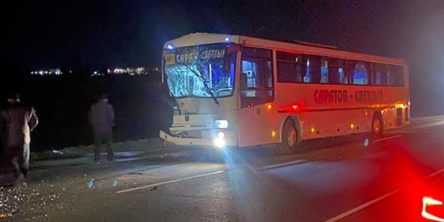 В Саратове 5 человек пострадали в столкновении автобуса и «КамАЗа»