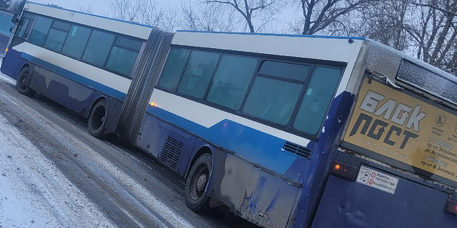 В Энгельсе водитель автобуса «опаздывал на обед» и высадил пассажиров