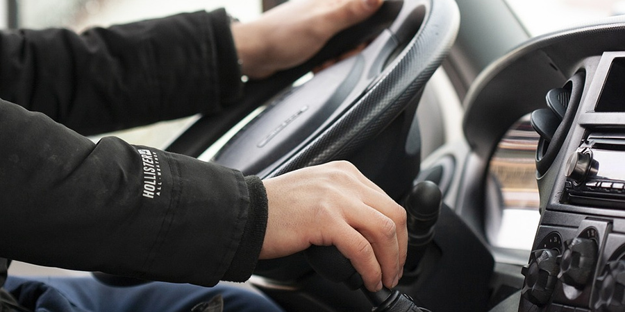 В Саратове 16-летнего водителя с приятелем осудили за угон автомобиля